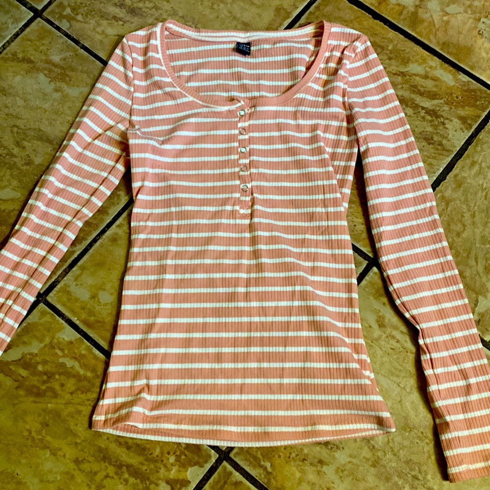 NWOT never worn Shein pink/white fitted ribbed shirt.